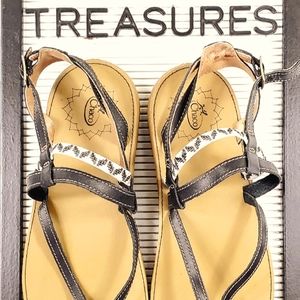 Like New Chaco women's leather sandals size 9 Brown